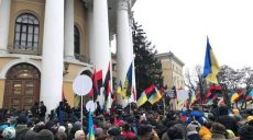 Столкновения под Октябрьским дворцом: пострадали 60 человек