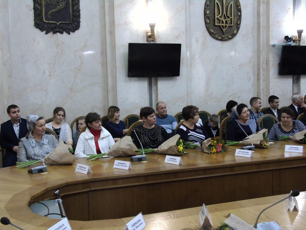В Харьковской области 14 женщин получили почетные знаки «Мать-героиня»