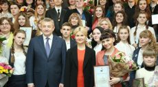 Светличная наградила лучших работников местного самоуправления области