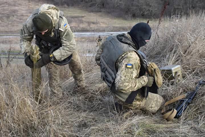 В зоне АТО за сутки ранены двое украинских военных