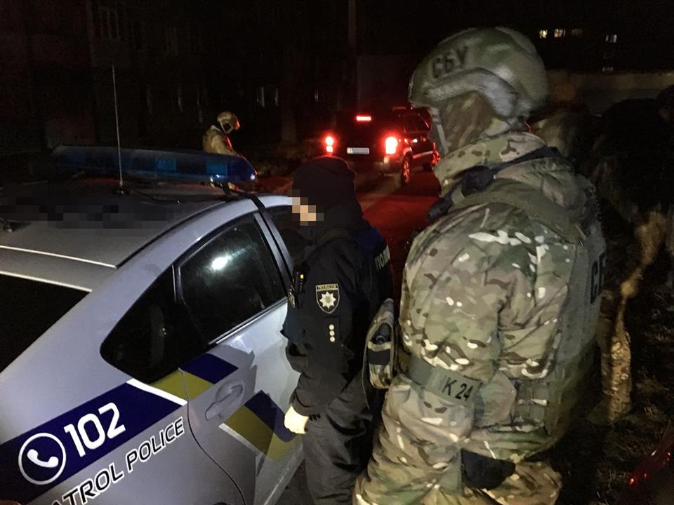 СБУ разоблачила на взятках группу патрульных полицейских Харьковщины