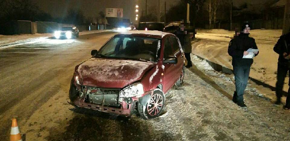 ДТП на Краснодарской: ВАЗ выехал на встречку и столкнулся с Honda CR-V