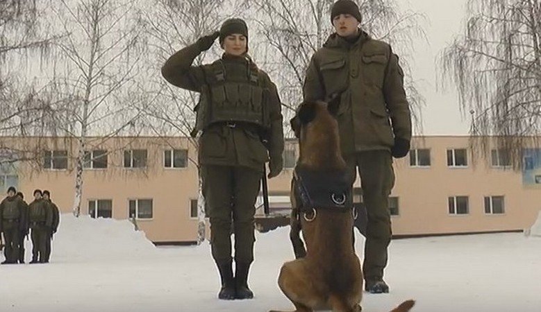 На стажировке в 5-й Слобожанской бригаде девушки-курсанты учатся быть настоящими командирами