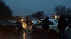 В лобовом столкновении под Харьковом один человек погиб, пятеро получили ранения