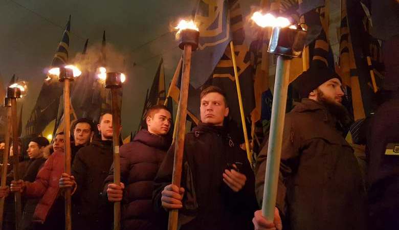 В Харькове — факельное шествие по случаю 100-летия боя под Крутами (ФОТО)