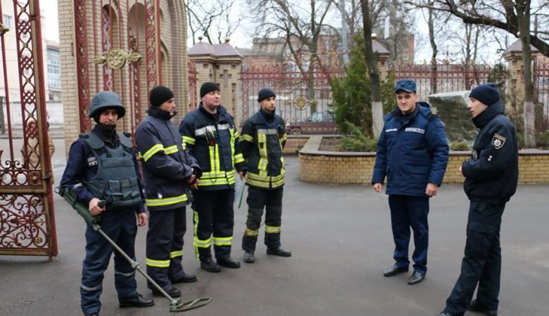 Накануне Рождественских богослужений пиротехники проверили харьковские храмы — ГСЧС