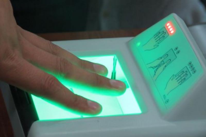 На Гоптовке показали, как снимают биометрию у въезжающих в Украину россиян