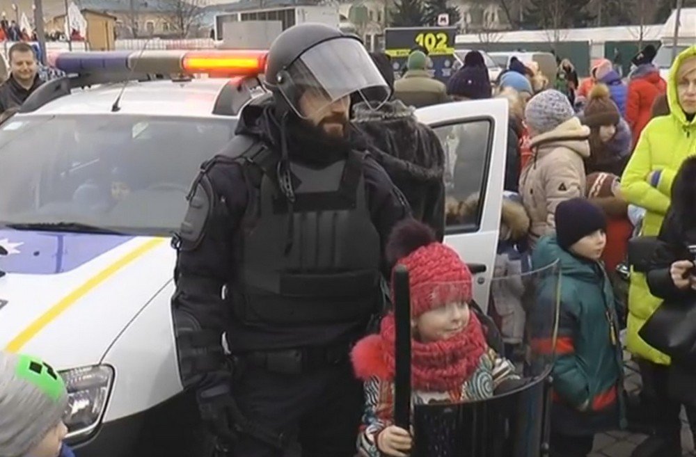 В Харькове на площади Свободы прошла акция «Полиция для детей»