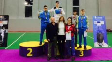 Харьковские шпажисты-юниоры завоевали «золото» на чемпионате Украины