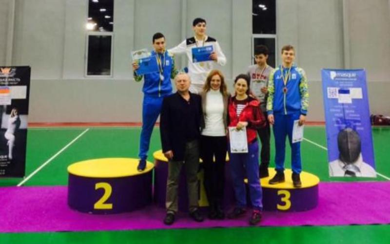 Харьковские шпажисты-юниоры завоевали «золото» на чемпионате Украины