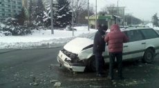 На перекрестке Григоренко и Московского столкнулись автомобили