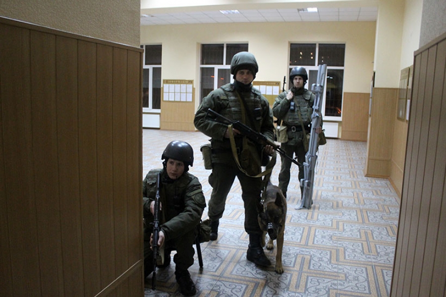 Нацгвардейцы отбили нападение на суд в Харькове