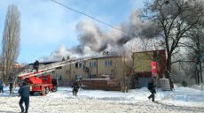 Пожар на предприятии в Индустриальном районе тушат более трех часов