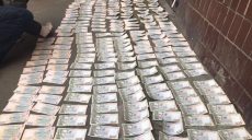 Харьковского налоговика задержали при получении взятки (Дополнено)