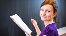 За что именно и насколько повысят зарплаты учителям