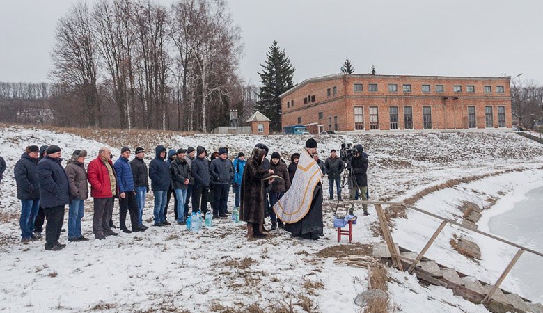 Освященная вода потекла в дома харьковчан