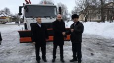 Мусоровоз, умеющий убирать снег, появился в Барвенково