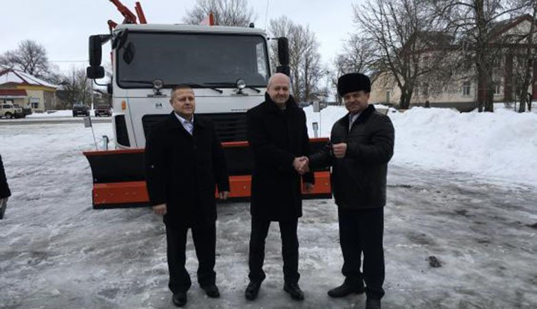 Мусоровоз, умеющий убирать снег, появился в Барвенково