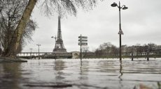 Наводнение в Париже. Река Сена продолжает выходить из берегов