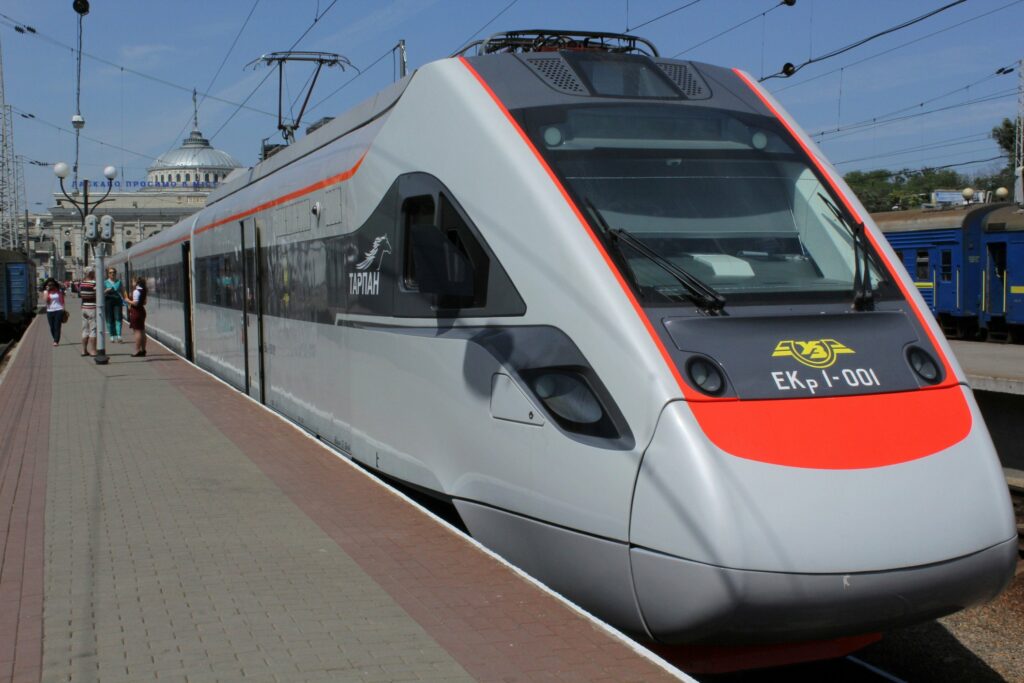 Скоростной поезд Киев-Харьков отправится в дополнительный рейс