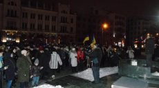 На митинг-реквием к памятнику Тарасу Шевченко пришли сотни харьковчан (ВИДЕО)
