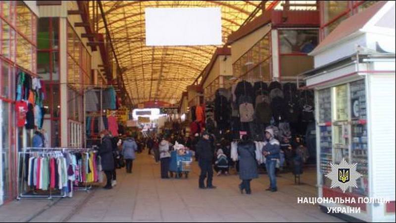 Полицейские Харькова обнаружили на рынке нелегальных мигрантов