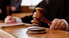 За начисление зарплаты сыну-подчиненному, пока тот отдыхал в Египте, чиновница заплатит штраф