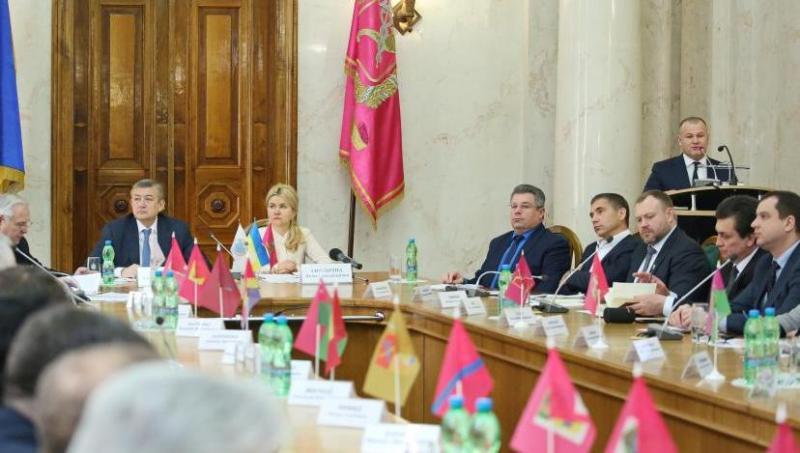 Громады, дороги и сельская медицина. Губернатор определила приоритеты