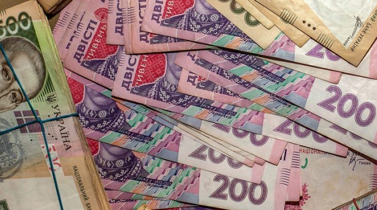 Украинцы экономят на одежде, продуктах питания и отдыхе —  опрос