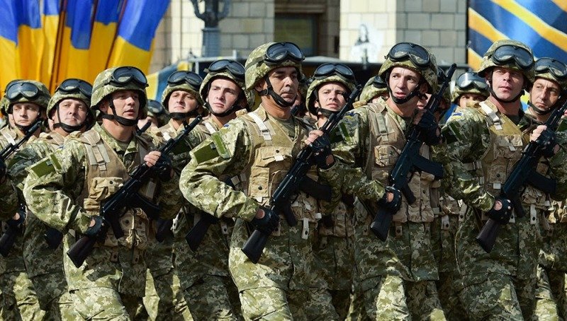 Украинские военнослужащие будут приветствовать друг друга по-новому