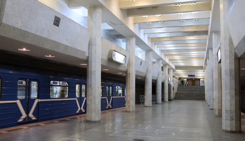 В харьковском метро женщина упала на рельсы