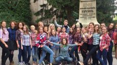 В ХНУ имени Каразина проходит флешмоб «Селфи с Каразиным»