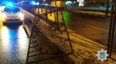 Пьяный водитель сбил ограждение на Гагарина