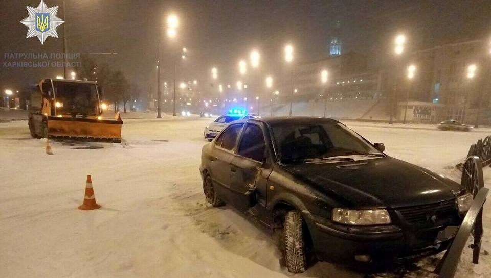 На Павловской площади столкнулись Bucher Citycat и Samand LX