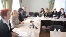 В общественных местах и транспорте Харькова разместят информацию об обязанностях родителей по отношению к детям