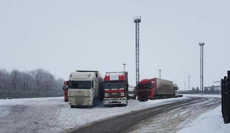 Россия не пропускает украинские фуры: на Гоптовке пробка из ста грузовиков (ФОТО)