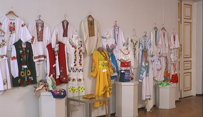 В областном центре культуры открылась выставка современной одежды в этническом стиле (ВИДЕО)