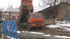 Коммунальщики ликвидировали провал на улице Грековской (ВИДЕО)