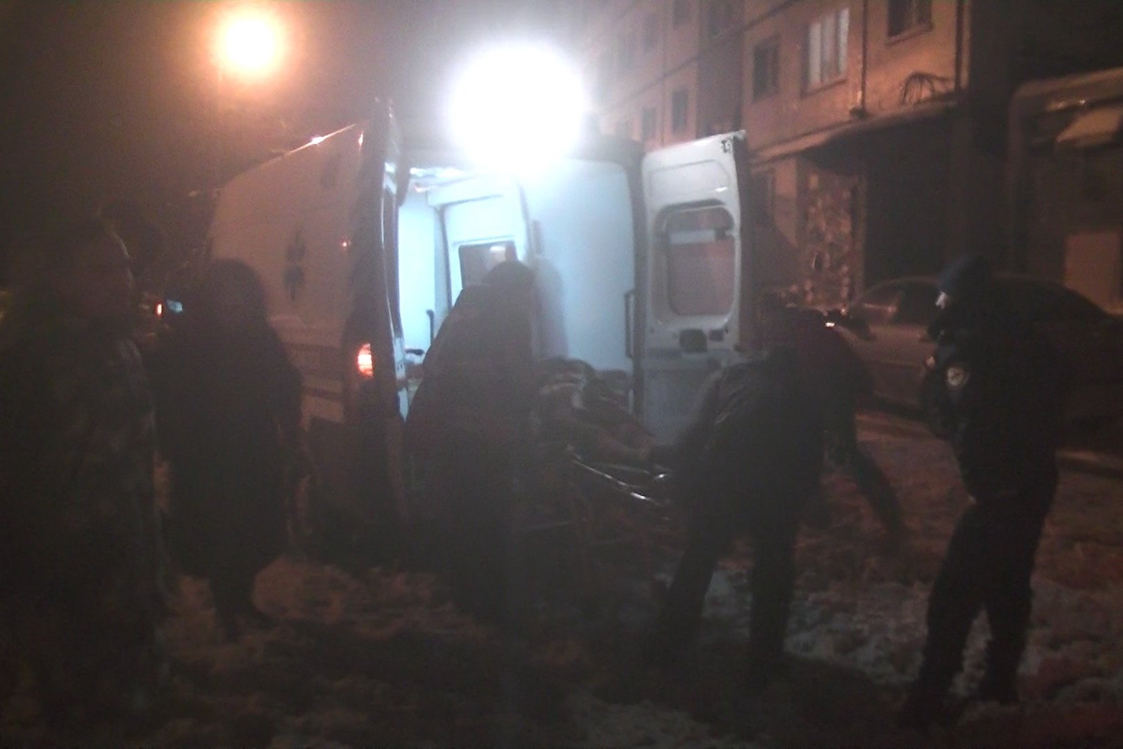 Пожар в многоэтажке: Спасено 18 жителей, еще 48 — вывели на свежий воздух (ФОТО, ВИДЕО)