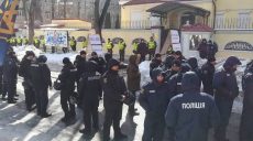 Пикет активистов возле консульства РФ в Харькове