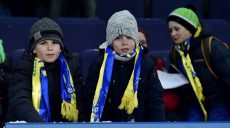Поклонников Сборной Украины по футболу не испугал 10-градусный мороз в Харькове