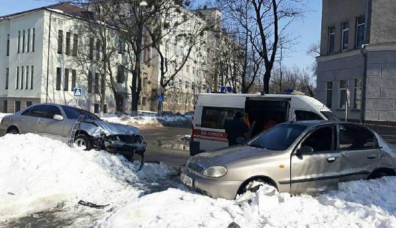 В центре Харькова столкнулись две иномарки, есть пострадавшие (ФОТО)