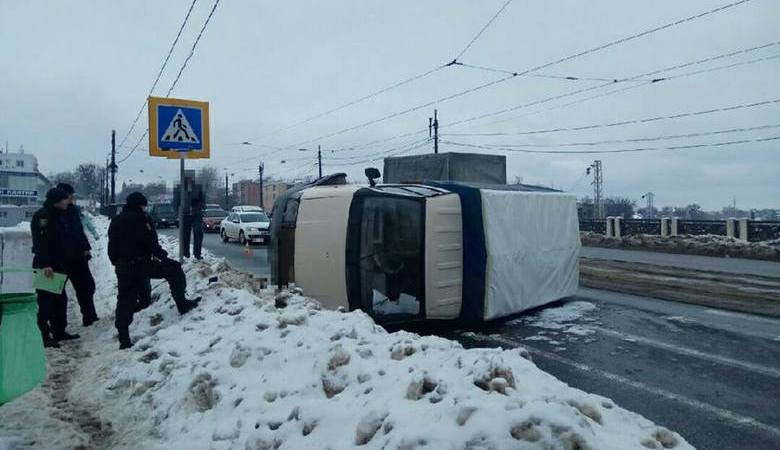 На Полтавском Шляхе перевернулась «Газель» (ФОТО)