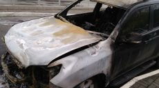 Полиция расследует поджог иномарки в центре Харькова (Фото)