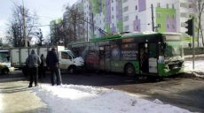 На ул. Мира столкнулись троллейбус и ГАЗ