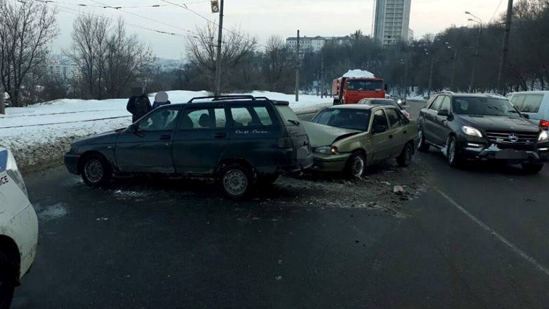 На Веснина — ДТП с потерпевшими