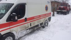 Снежные заносы. Спасатели освободили 22 автомобиля и 6 карет скорой помощи