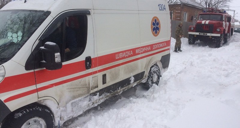 Снежные заносы. Спасатели освободили 22 автомобиля и 6 карет скорой помощи