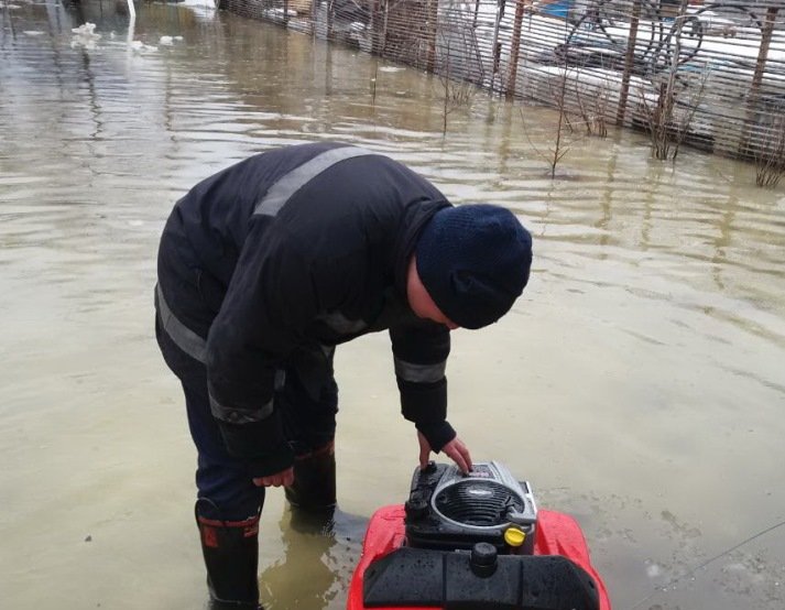 Паводок в Харькове: затоплены дворы в Новобаварском районе (Фото)