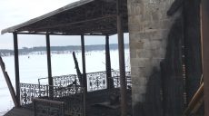 На берегу Безлюдовского озера сгорела 2-этажная дача (Фото)